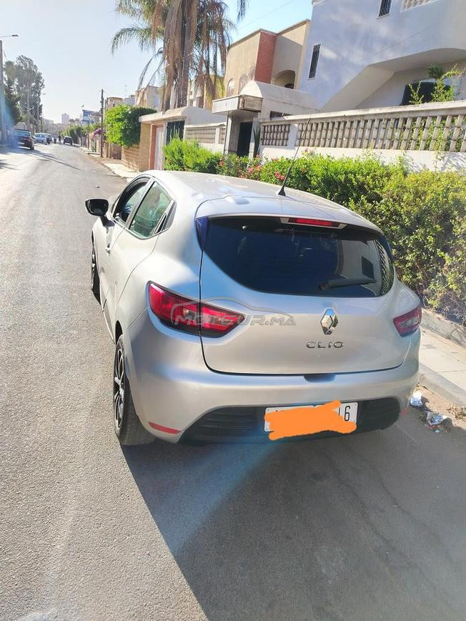 je met en vente ma voiture clio 4 modèle 2019 