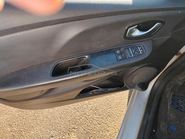 je met en vente ma voiture clio 4 modèle 2019 