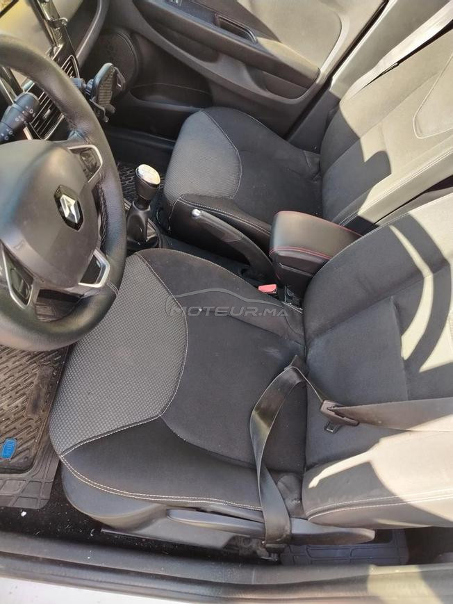 je met en vente ma voiture clio 4 modèle 2019 