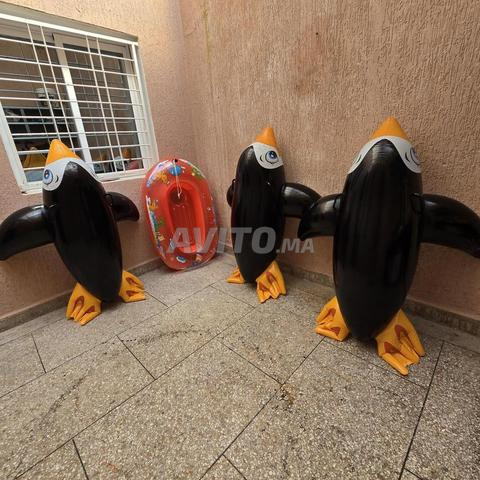 قوارب مطاطية للسباحة