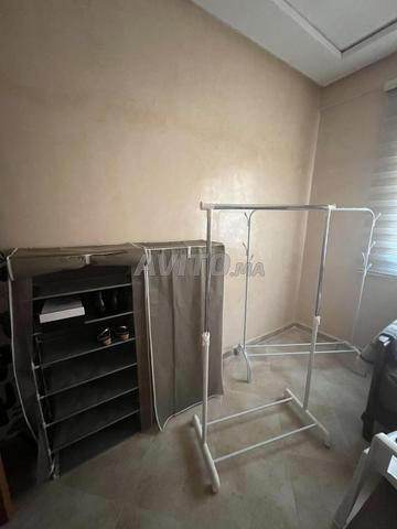 2 cintres et 2 rangements de chaussures
