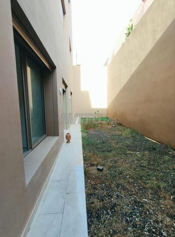 Location jolie semi cave villa vide - 2