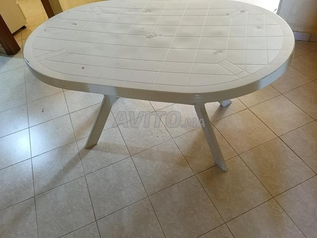 Table à manger ovale en plastique - 2