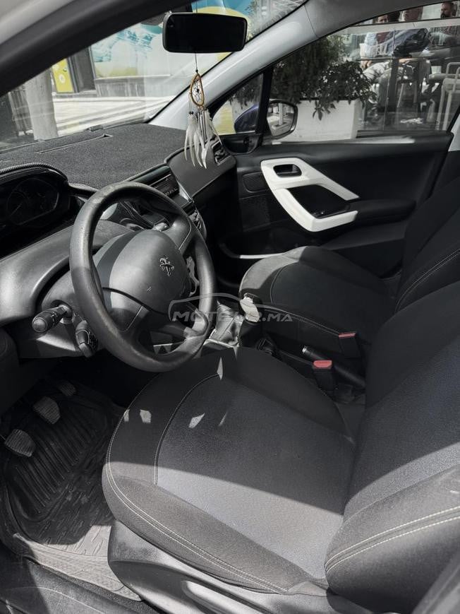 Peugeot 208 like Diesel - Très bon état 
