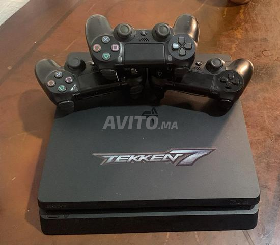 PS4 en très bon état avec des jeux