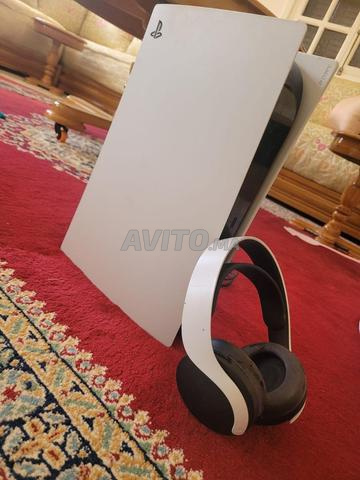 PlayStation 5 avec 2 manettes et casque original - 2