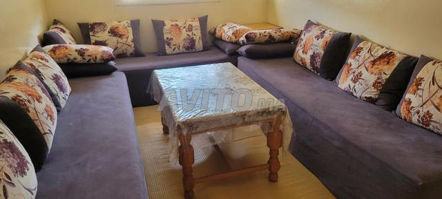 Petit salon pur à vendre