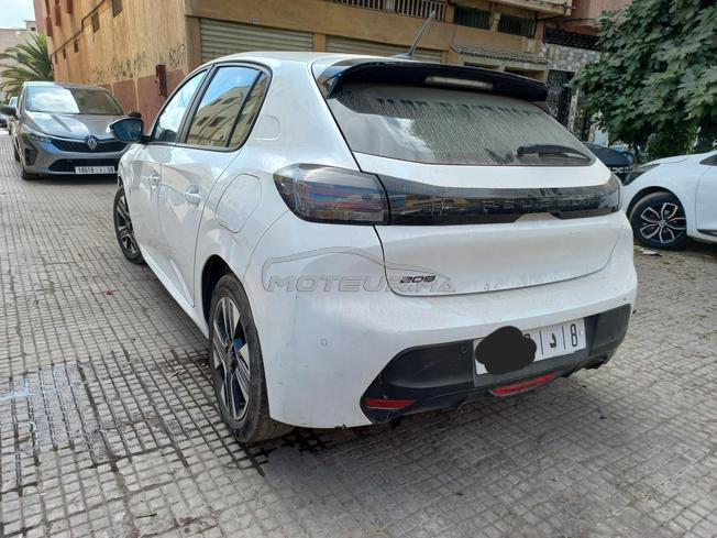 Peugeot 208.  2024