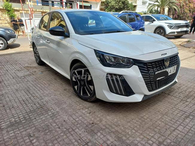 Peugeot 208.  2024
