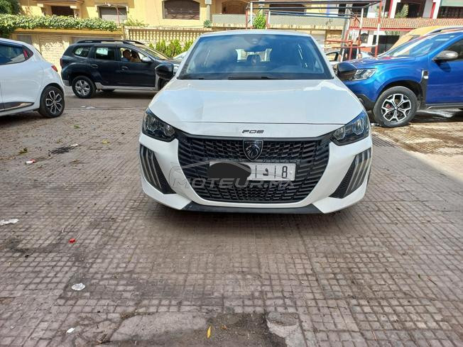 Peugeot 208.  2024