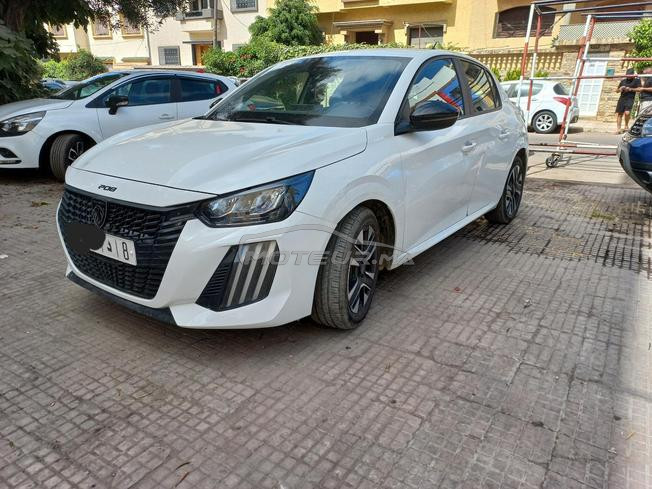 Peugeot 208.  2024