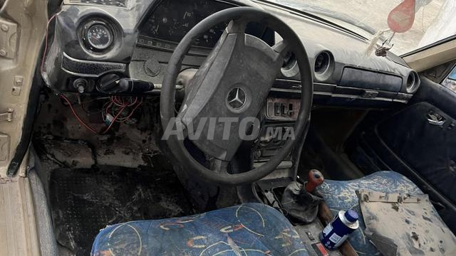 Mercedes-Benz 240 photo 4