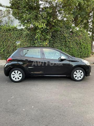 Peugeot 208 Diesel Manuelle 2017 à Casablanca - 2