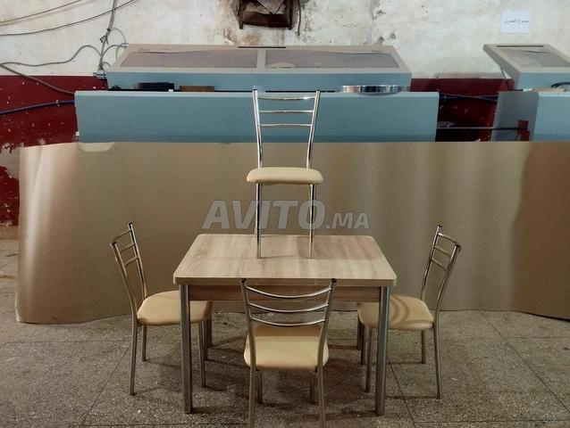 Salle à manger en inox et MDF - 2