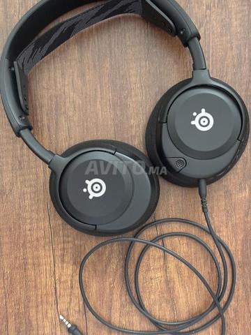 سماعة رأس Steelseries Arctis Nova 1 سوداء