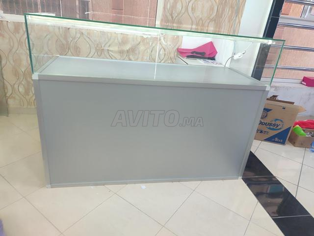 Comptoir à vendre, en aluminium et verre trempé,