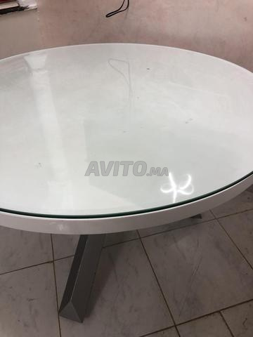 Table ronde en bois avec vitre - 2