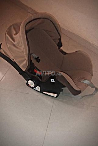 Siège auto pour bébé en bon état à vendre