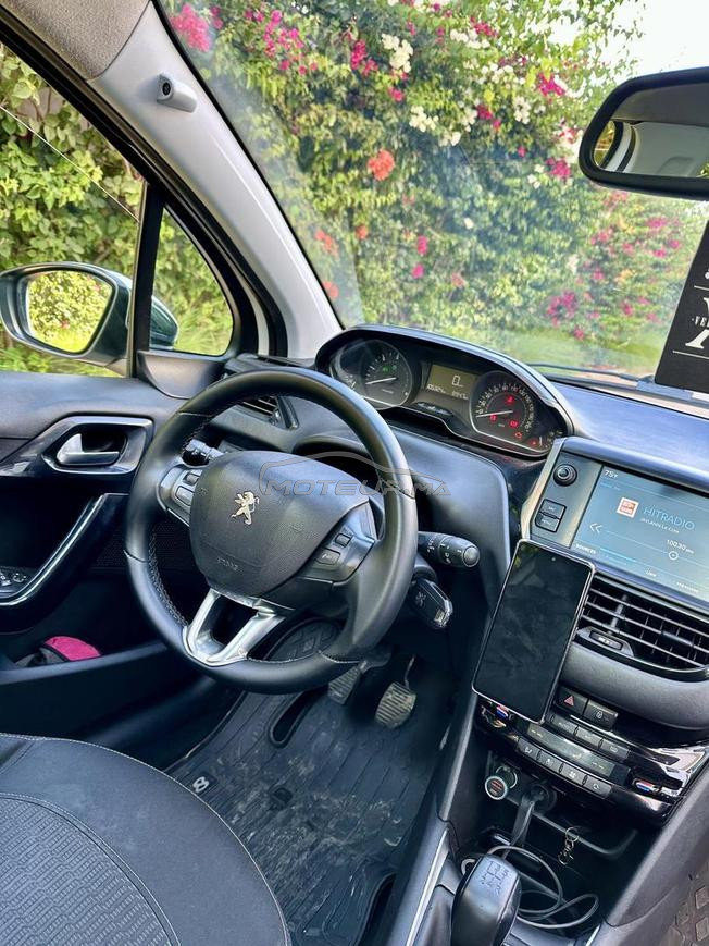 Peugeot 208 white edition 