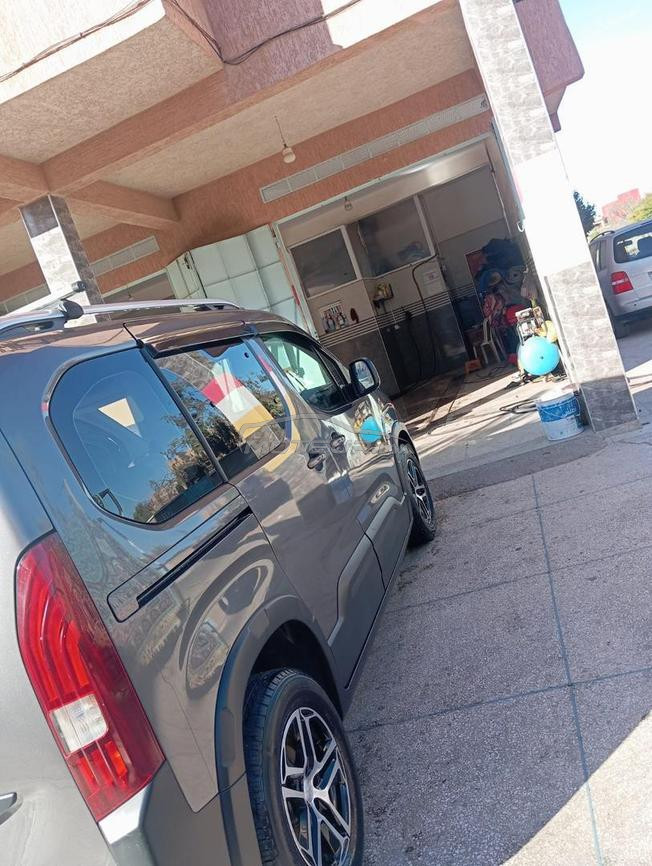 Peugeot Rifter Diesel Manuelle 2022 à Agadir