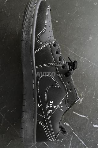 حذاء رياضي Travis Scott مقاس 44 وخيوط سميكة بيضاء - 2
