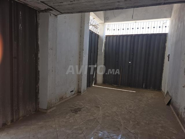 MAGASIN 30M AVEC BALCON ET MEZZANINE