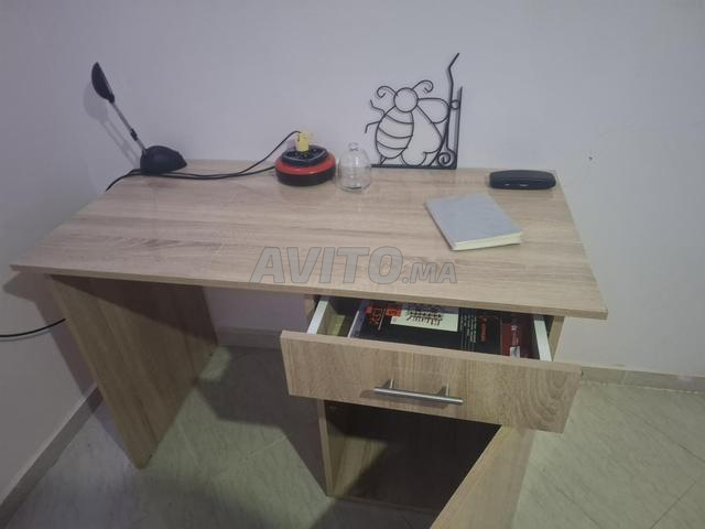 Bureau en MDF utilisé 4 mois - 2