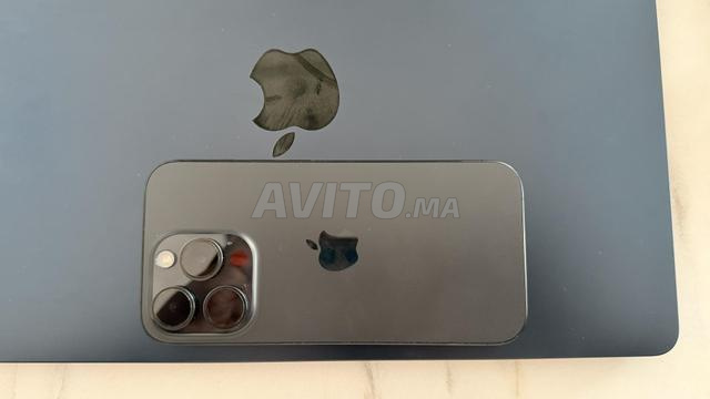 iPhone 15 Pro 128 Go Titane Noir – Version Canada