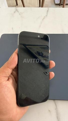 iPhone 15 Pro 128 Go Titane Noir – Version Canada - 2