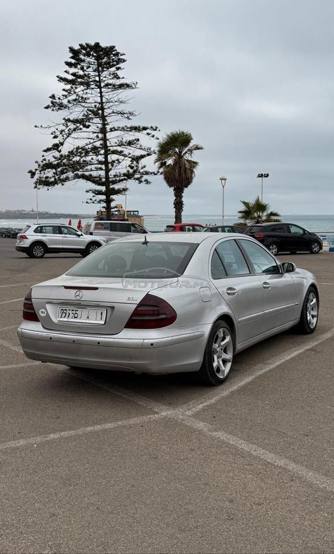 Mercedes-Benz E 270 très bon état 