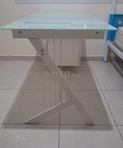 مكتب IKEA TEMPERED GLASS جديد ومتين - 2