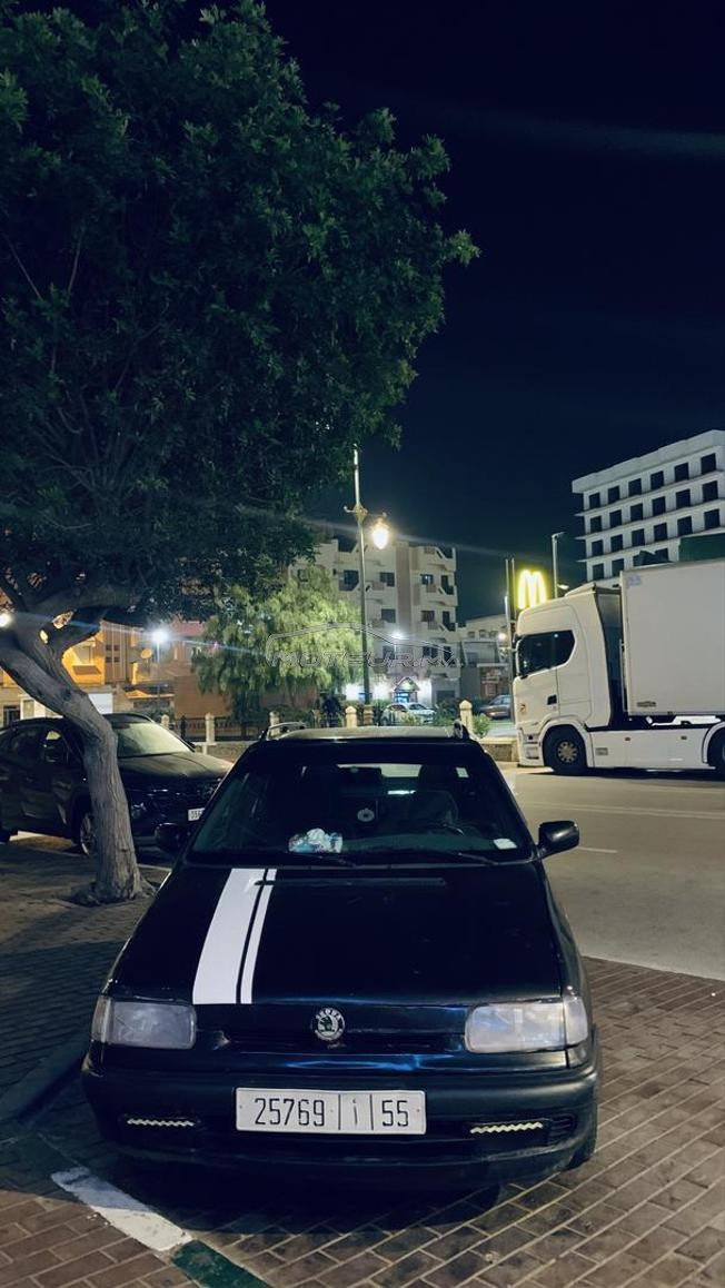     سيارة نادرة للبيع بثمن مناسب