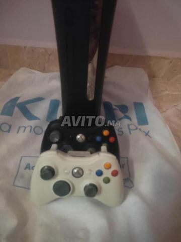 Xbox 360 avec 2 manettes et 10 jeux - 2