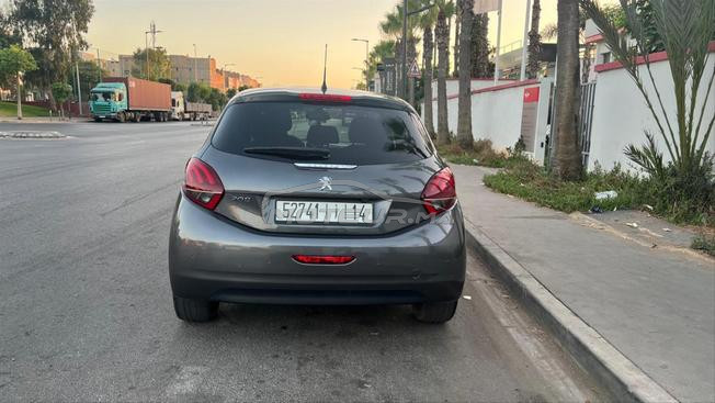 PEUGROT 208