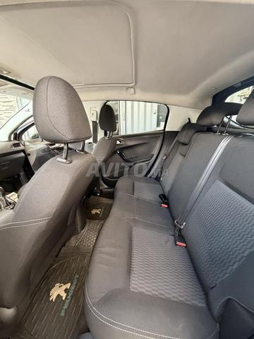 Peugeot 208 Diesel Manuelle 2018 à Casablanca - 2