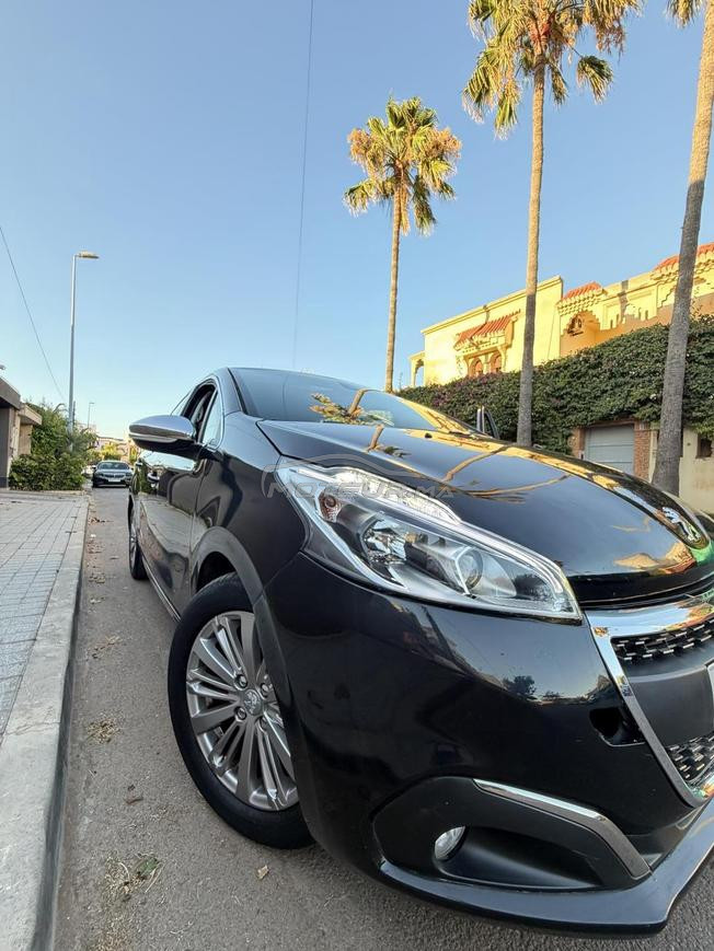 Peugeot 208 Diesel Manuelle 2018 à Casablanca