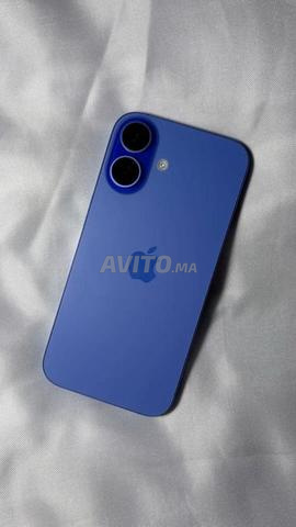 iPhone 16 bleu - 2