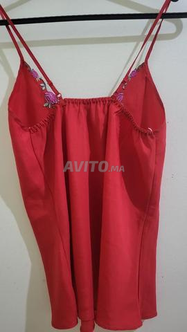 Ensemble satiné rouge brodé - 2