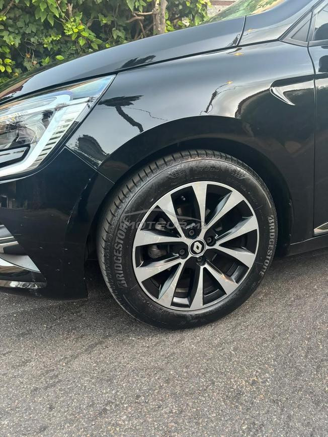 Renault Clio Essence Automatique 2023 à Casablanca