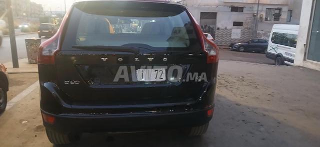 فولفو XC60 موديل 2010 بحالة جيدة - 2