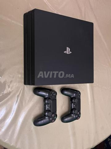 Une PS 4 PRO de marque SONY en très bon état