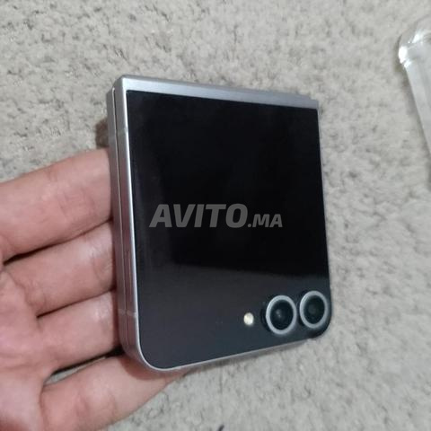 Samsung Z Flip 6 - 2