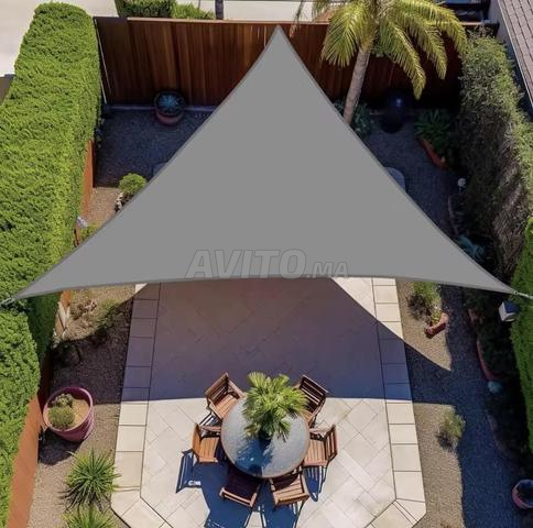 Parasol triangle pour terrasse