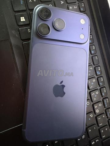 iPhone 17 pro max neuf très bon état - 2