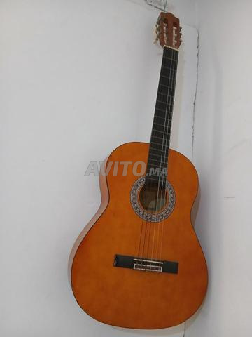 Guitare à vendre, presque neuve - 2