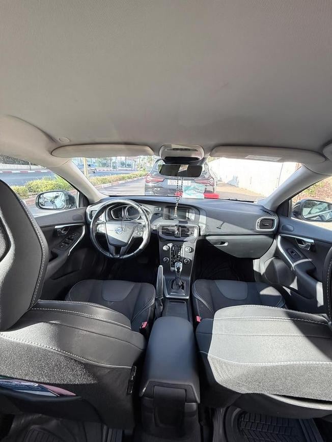 Volvo V40 Diesel Automatique 2016 à Rabat
