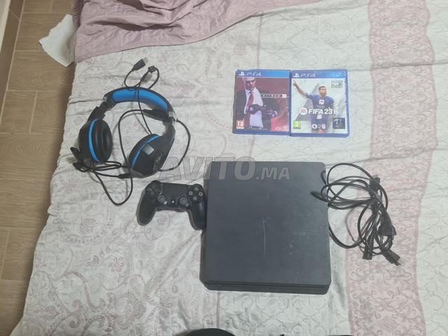 PS4 Slim manette casque CD FIFA 23 et Hitman 2