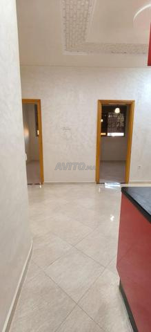 شقة للبيع بالطابق الأرضي بواجهتين مع مرآب