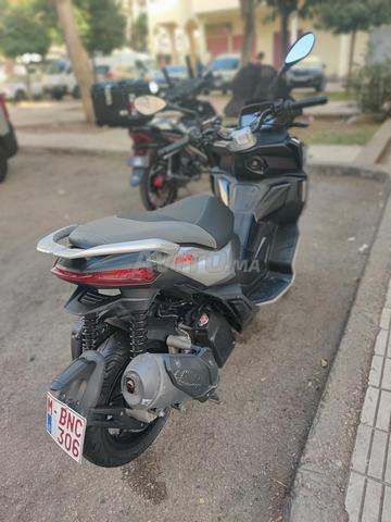 للبيع سكوتر Aprilia SR 125GT - 2
