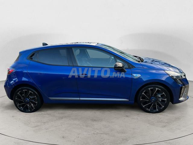 RENAULT. Clio